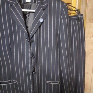 Saville (classic/vintage) Petite Pinstripe Ladies Suit, Navy Blue, 6P
